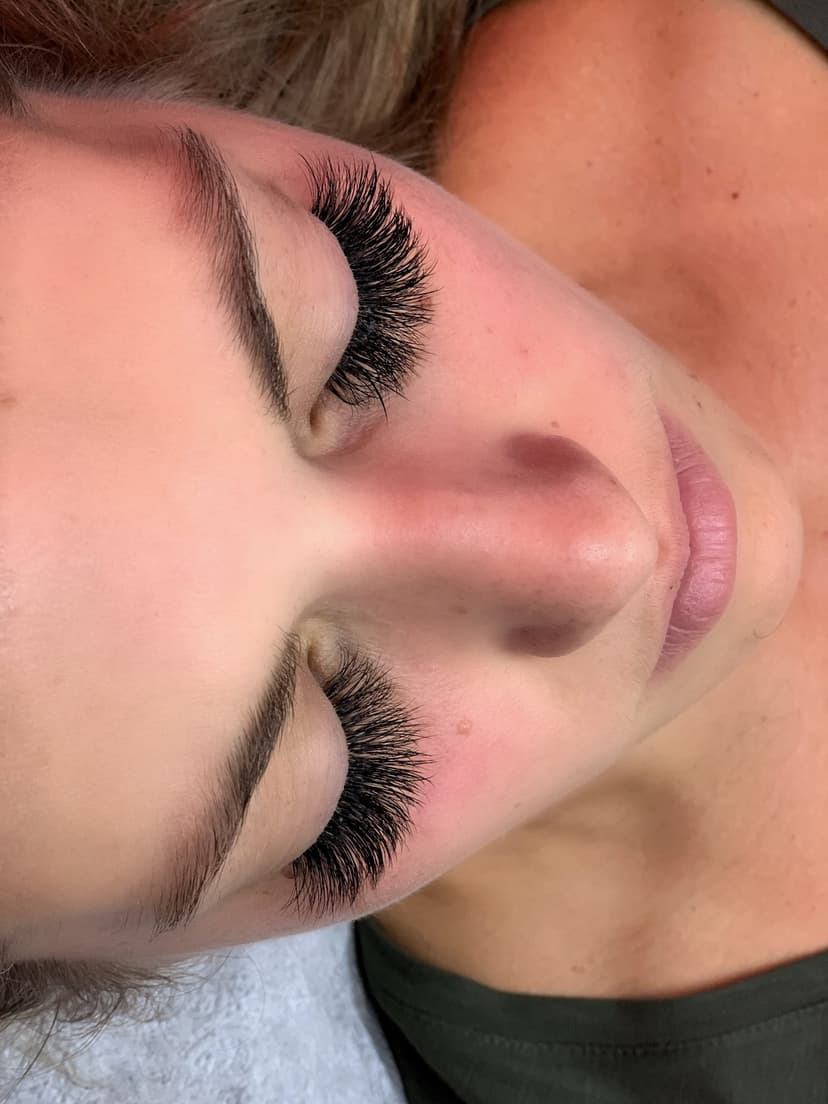Hybrid eyelash extensions