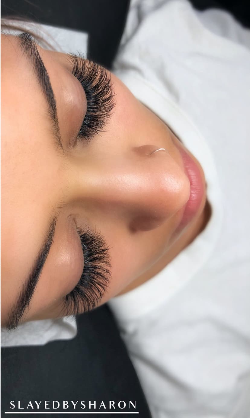Natural volume lashes