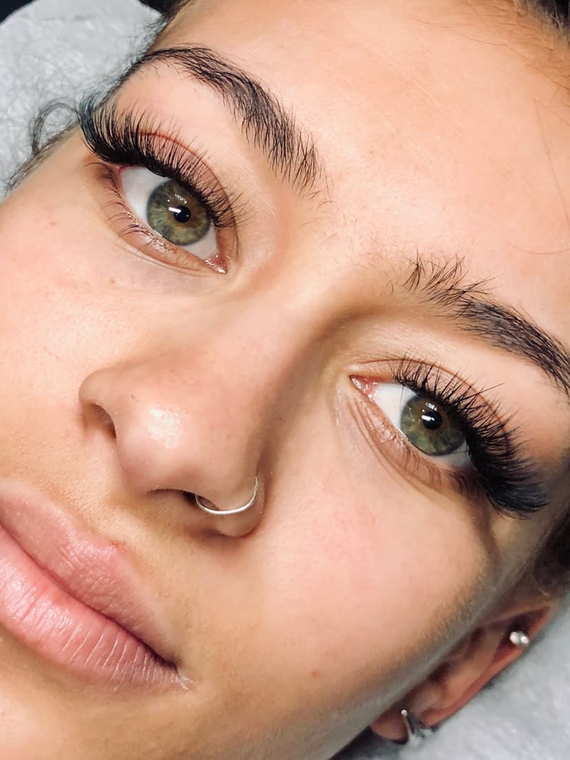 Volume cat eye lashes